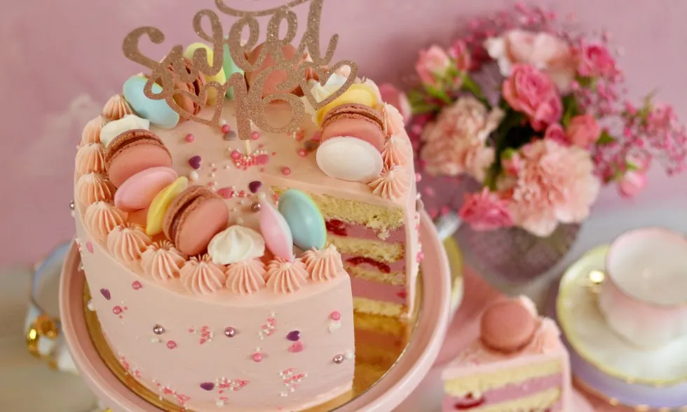 Festlicher Geburtstags Kuchen 16 mit Himbeer-Mascarpone und zarter Swiss Meringue Buttercreme