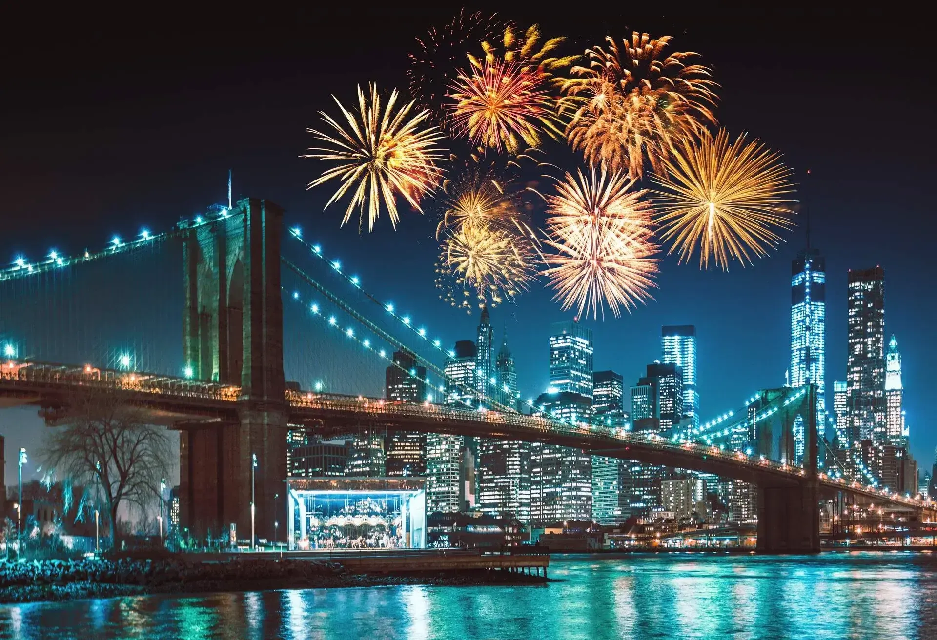 Feuerwerk über der Manhattan Bridge in New York