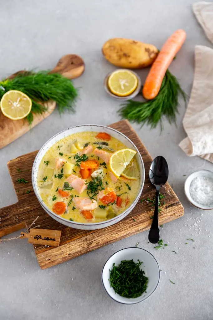 Finnische Lachs-Suppe mit Gemüse