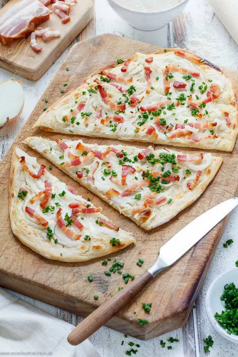 Flammkuchen Rezept mit knusprigem Teig