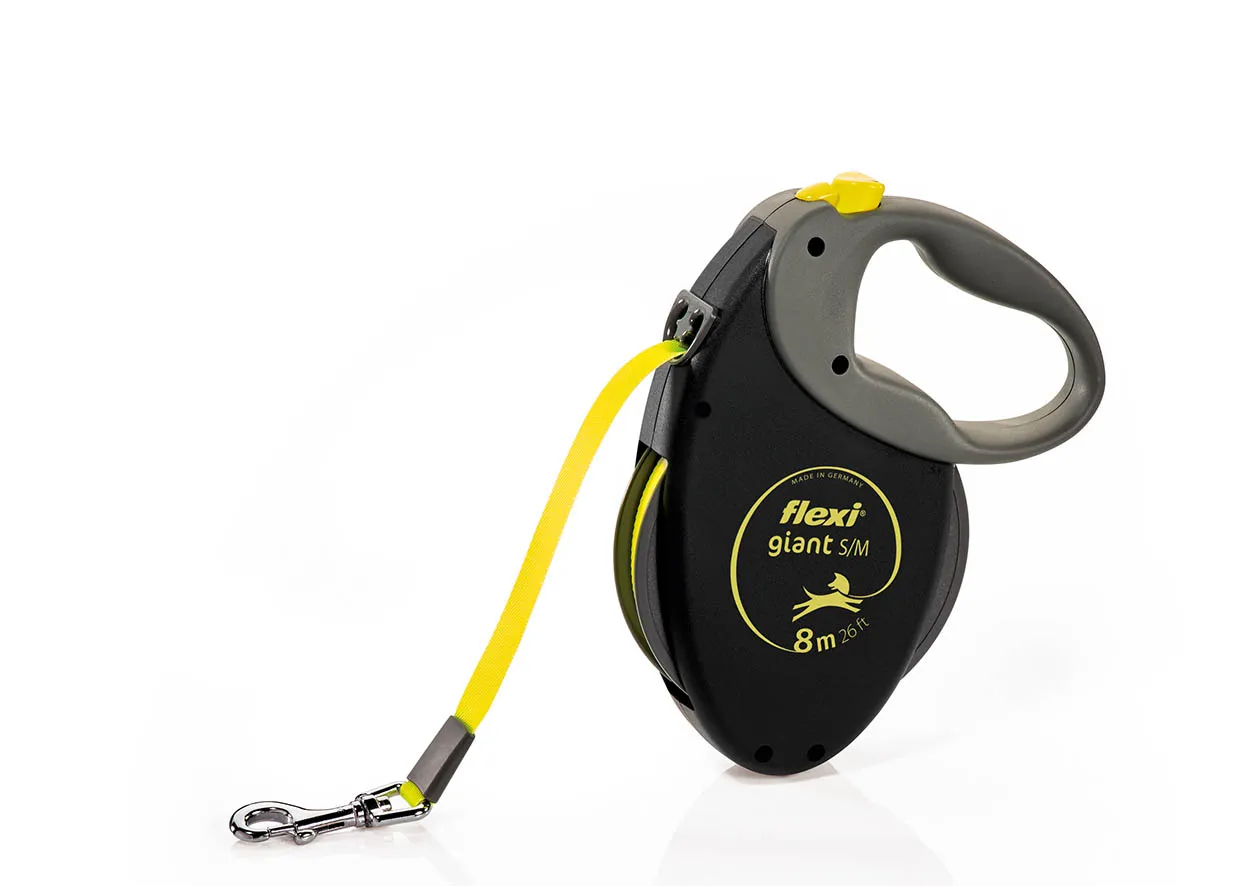 flexi Giant S/M Gurtleine 8m in Aktion mit einem Hund