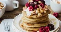 Fluffige Low-Carb-Pancakes, eine kohlenhydratarme Frühstücksalternative