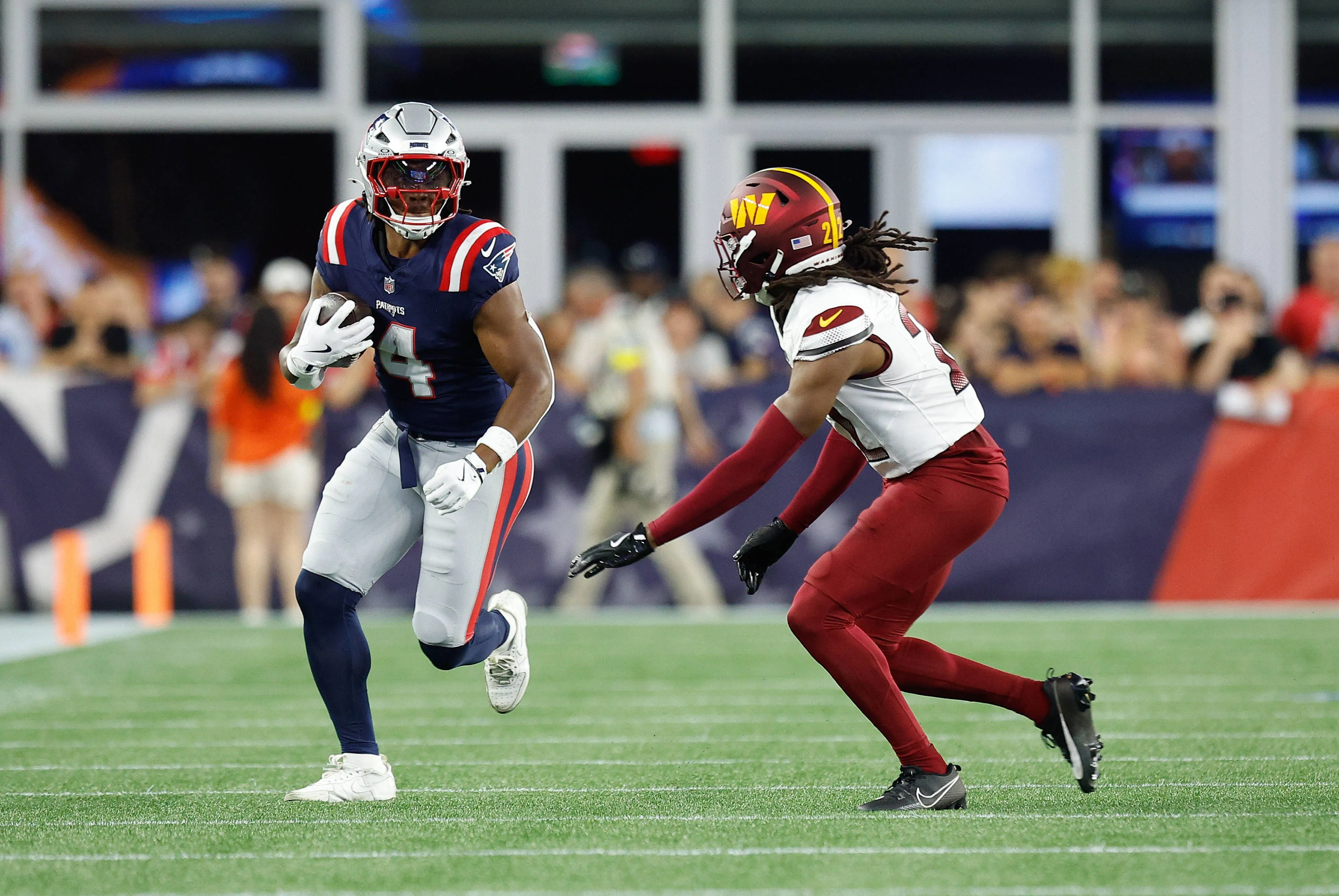 FOXBOROUGH, MA - AUGUST 08: New England Patriots running back Antonio Gibson (4) runs with the ball during the NFL, American Football Herren, USA preseason game between Washington Commanders and Ne...