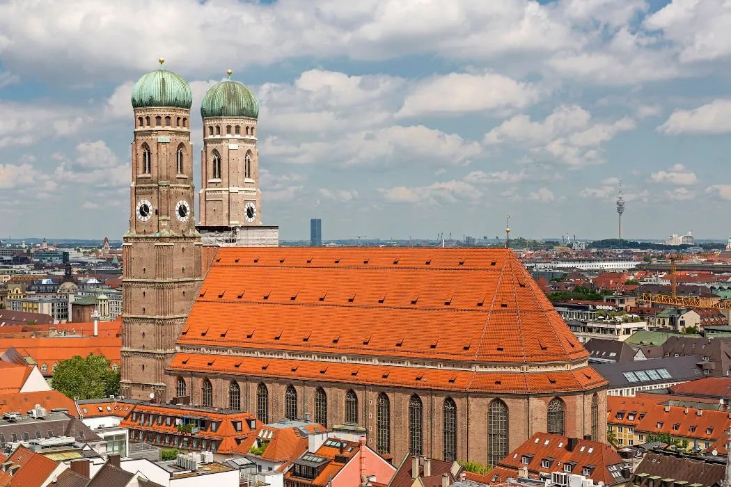 Frauenkirche mit ihren zwei Türmen in München