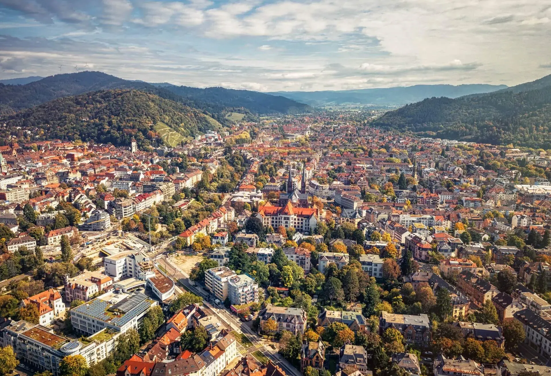 Freiburg im Breisgau mit Münster und den berühmten Bächle