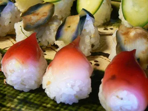 Frisch zubereitete Myoga-Ingwer-Knospen für vegetarisches Sushi