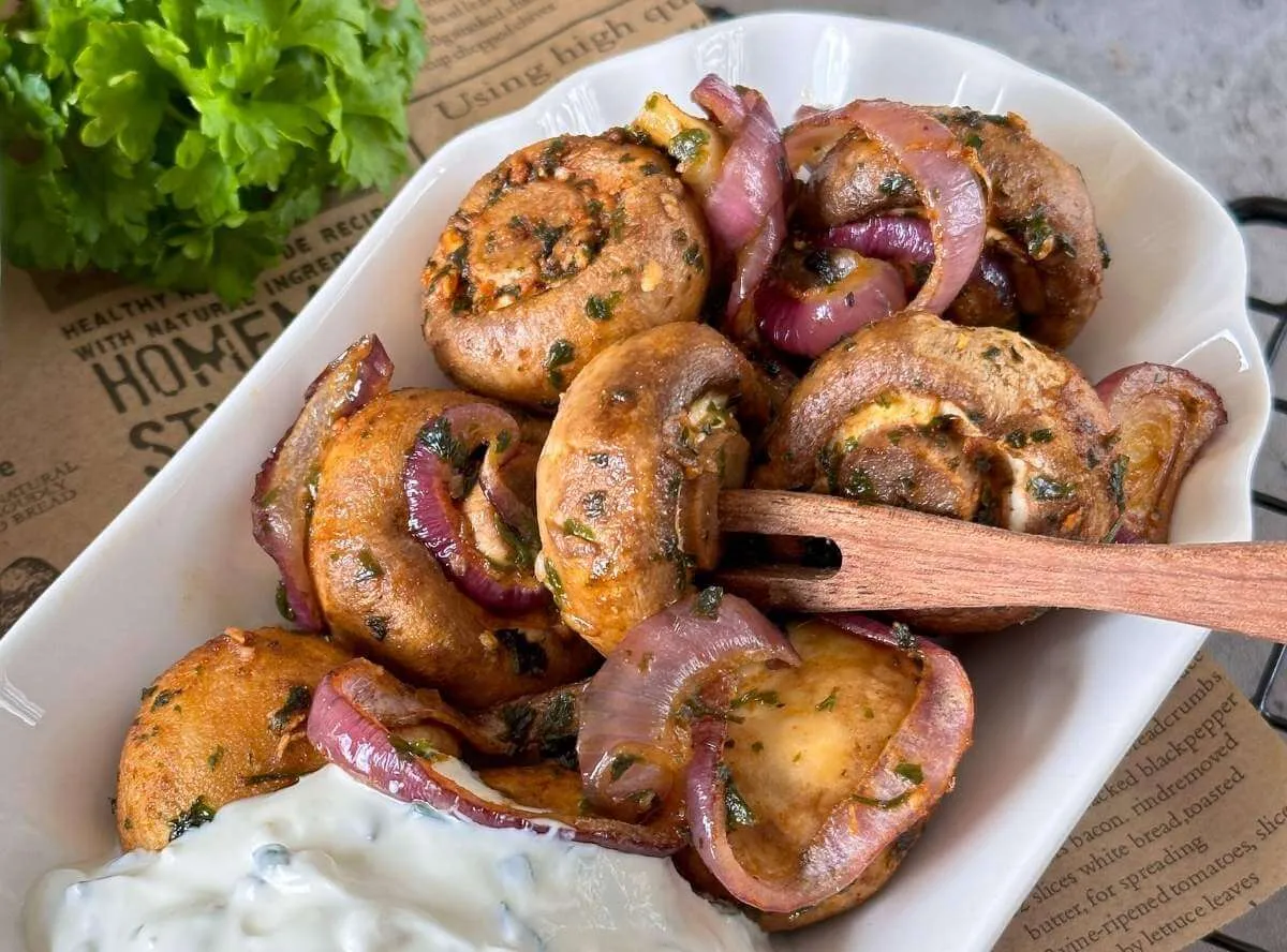 Frische Champignons aus der Heißluftfritteuse, perfekt als gesunde Beilage oder Snack