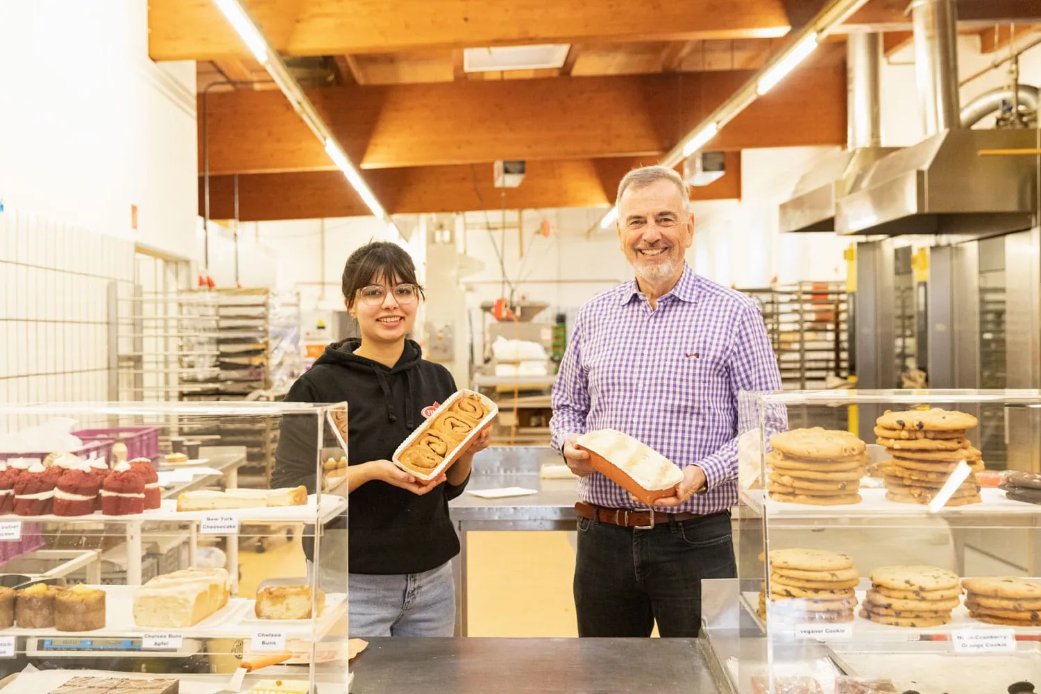 Frische kanadische Backwaren wie Chelsea Buns im Tims Werksverkauf