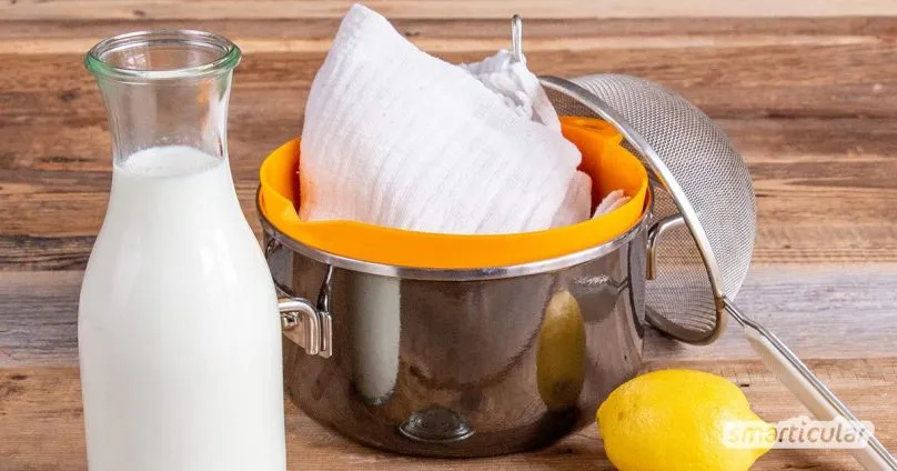 Frischer Quark, selbst gemacht mit Buttermilch, in einer Schüssel