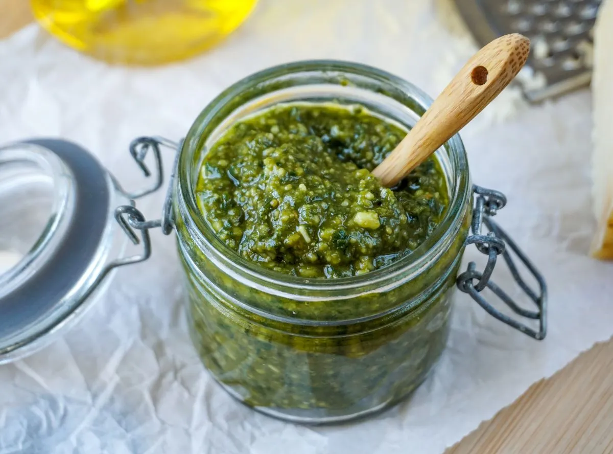 Frisches Bärlauchpesto, selbstgemacht in wenigen Minuten