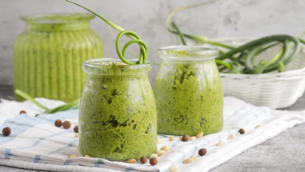 Frisches Brokkoli-Pesto mit Nudeln – eine gesunde und schnelle Mittagessen-Idee