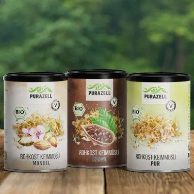 Frisches Rohkost-Müsli mit Beeren und Nüssen