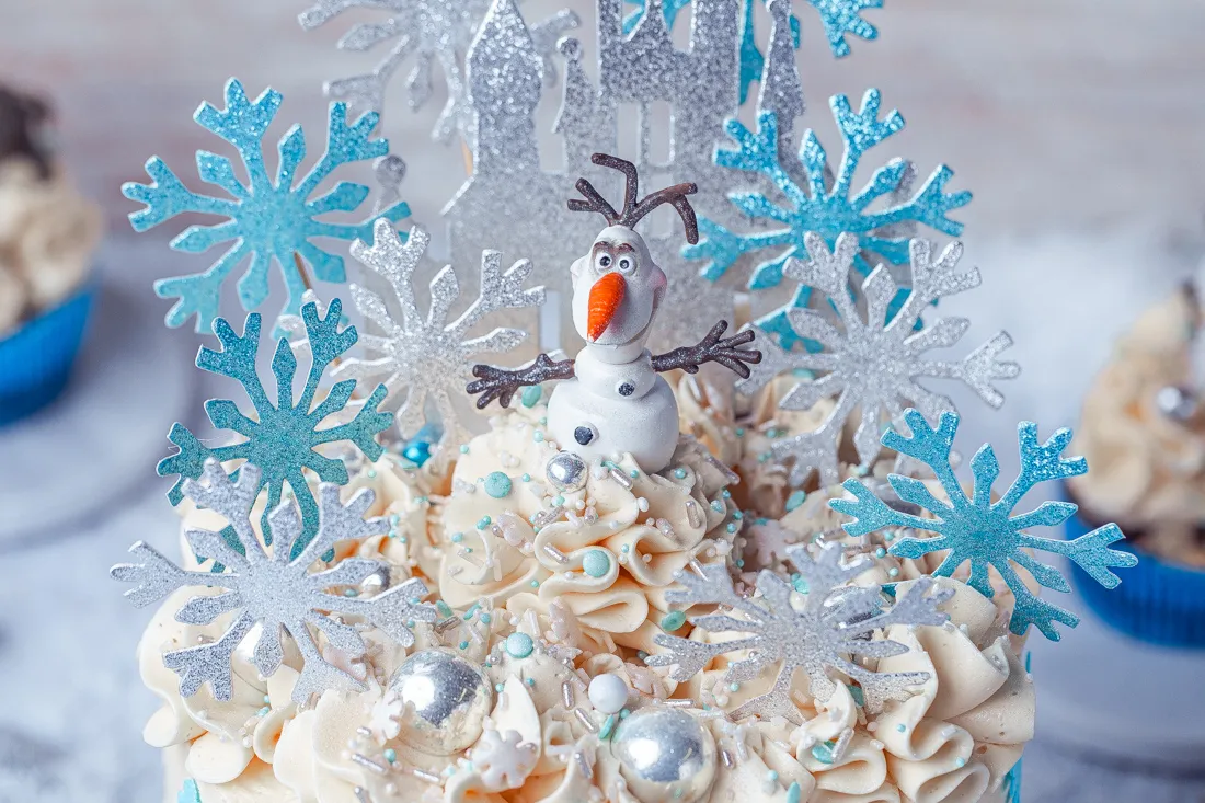 Frozen Torte Geburtstagstorte kindergeburtstag einfaches rezept elsa anna olaf sven