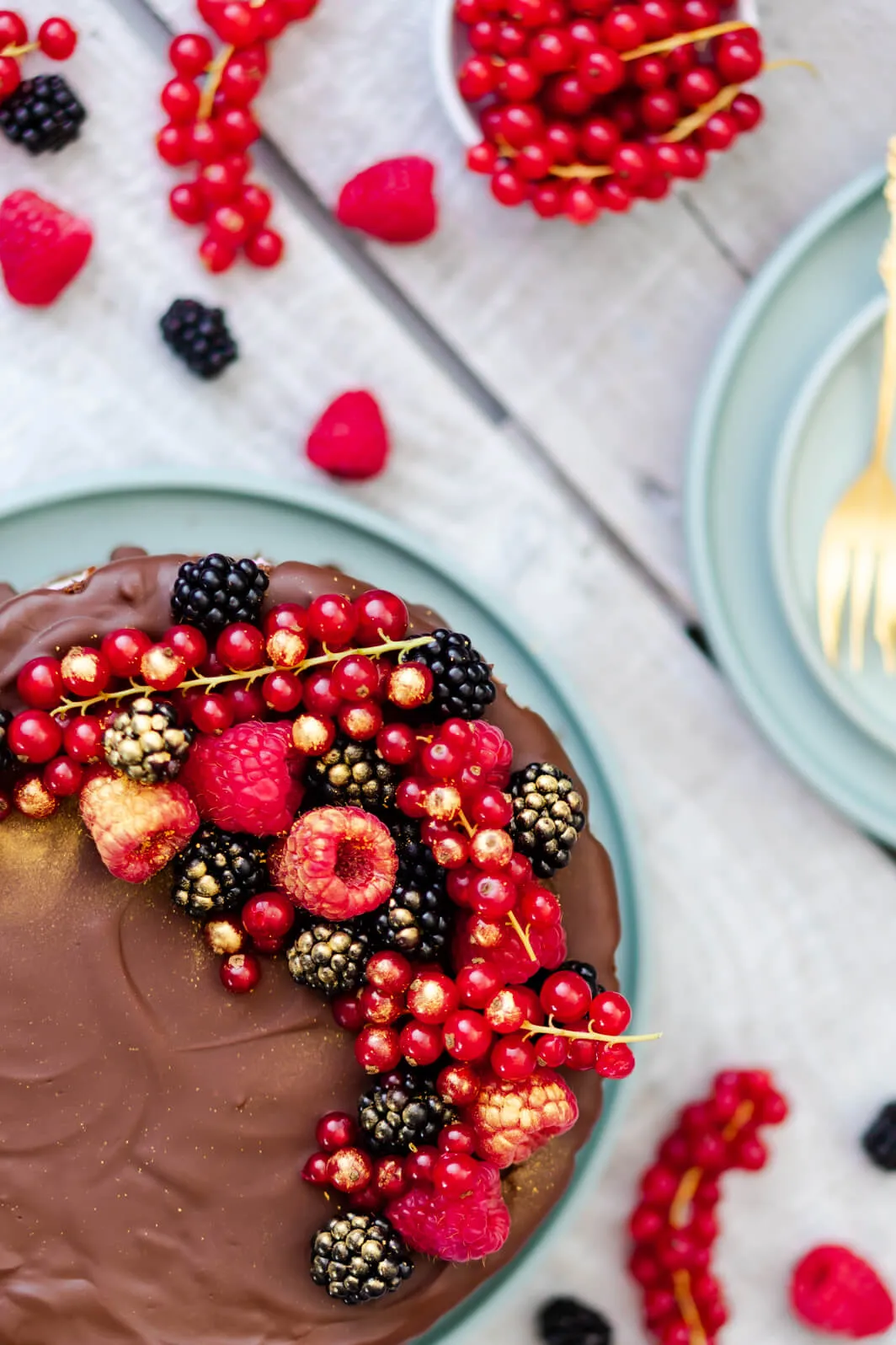 Fruchtige Beerentorte mit Schokoböden