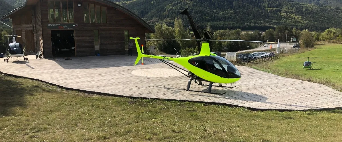 Fußballspieler in Aktion während eines Bundesliga-Spiels