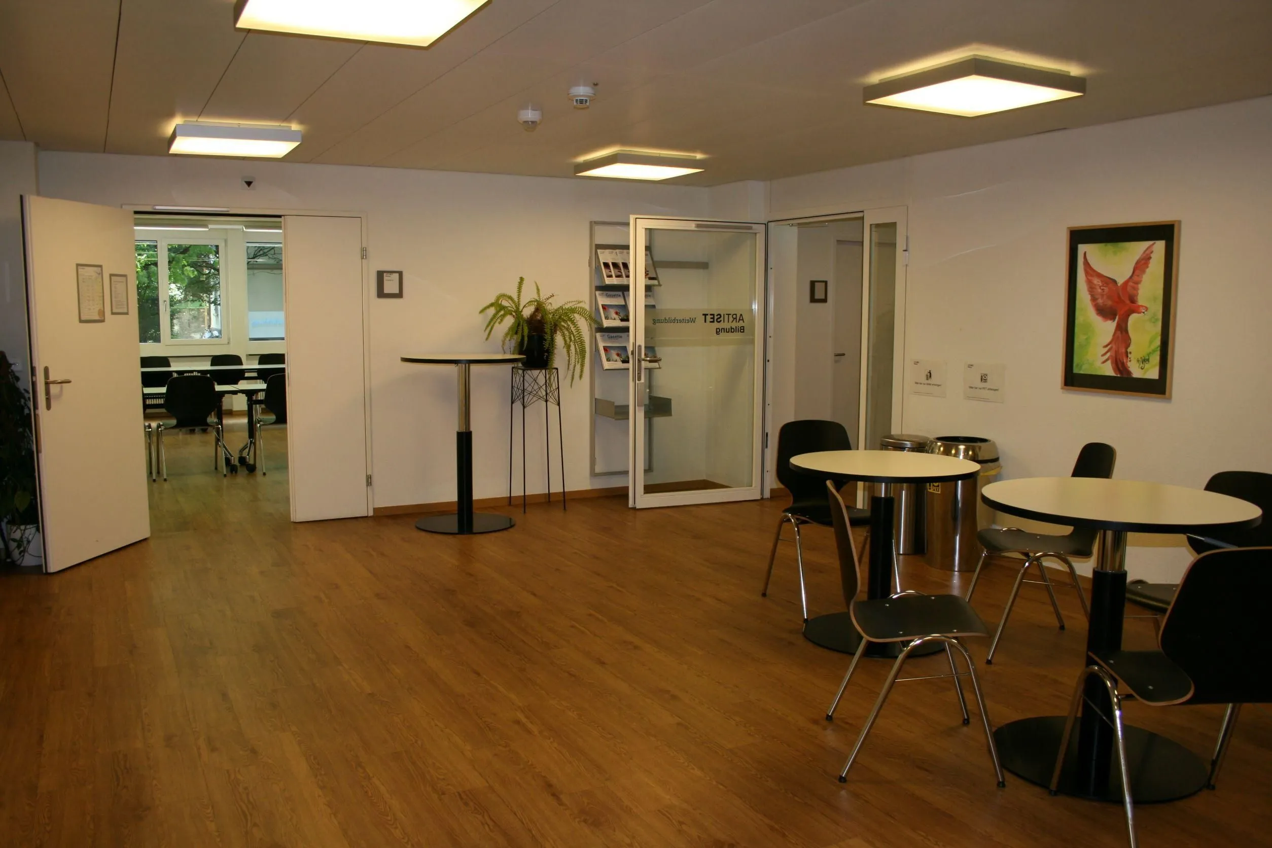 Gediegener Eingangsbereich des ARTISET Bildung Seminarzentrums, das zur Buchung einlädt