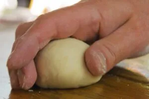 Geformte Teigrohlinge für Körnerbrötchen