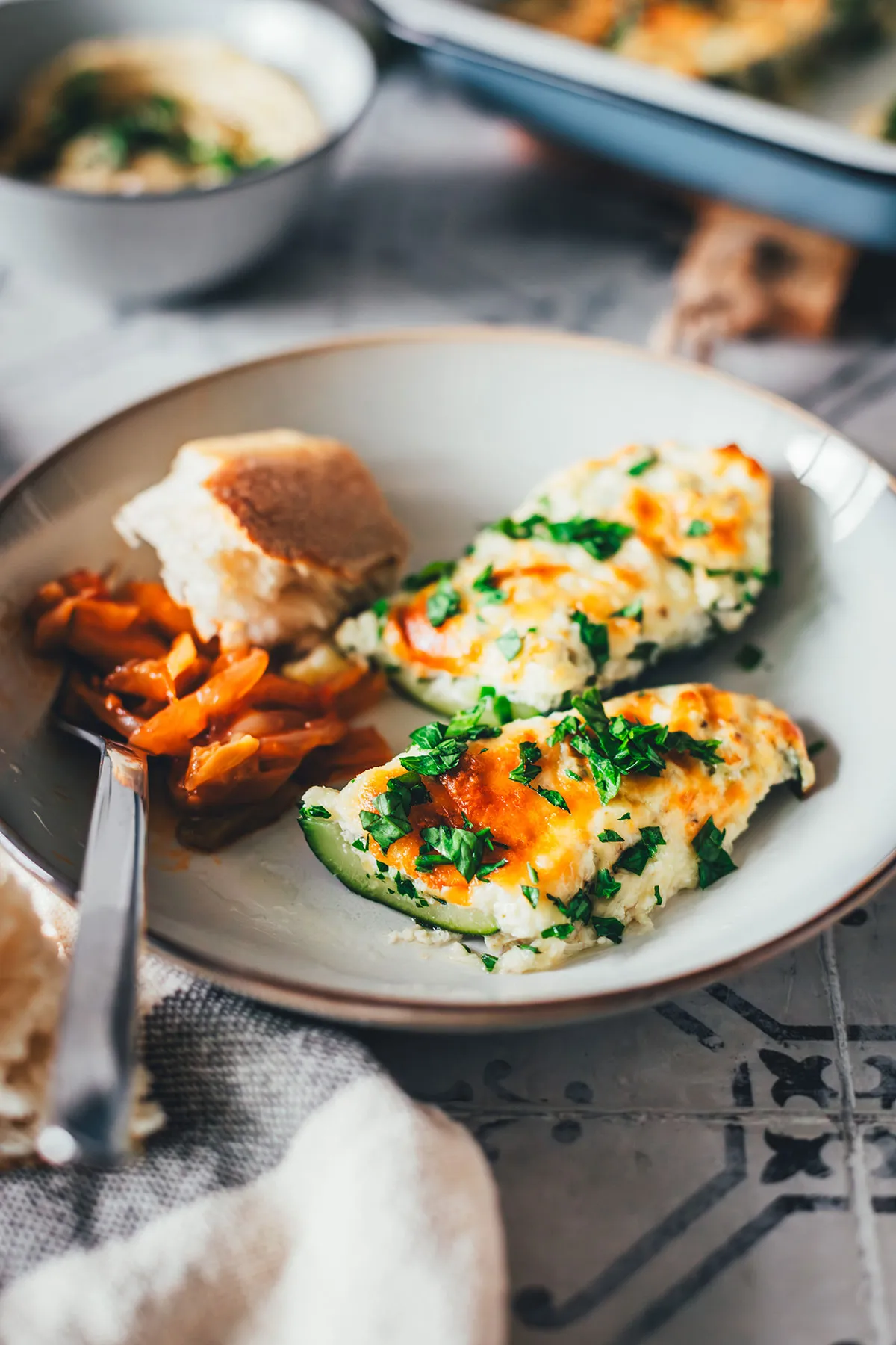 Gefüllte Zucchini, bereit zum Servieren | moeyskitchen.com