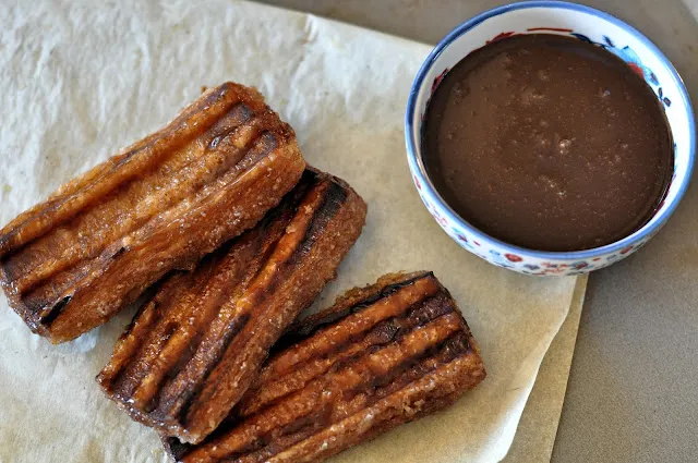 Gegrillte Doughnuts mit Nutella Dip