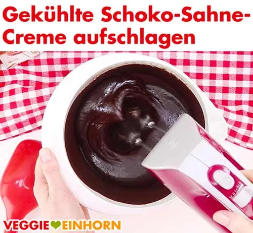 Gekühlte Schoko-Sahnecreme aufschlagen