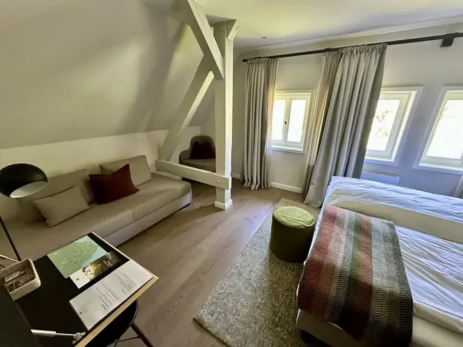 Gemütliches Doppelzimmer Komfort mit Arbeitsbereich