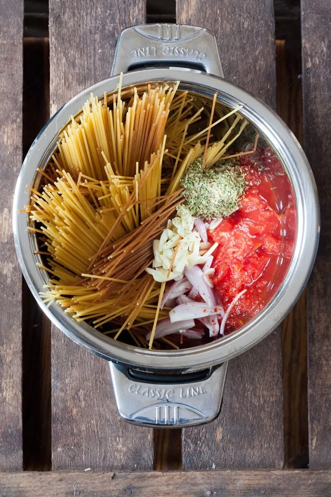 Geniales One Pot Pasta Grundrezept für Pastaliebhaber, in 12 Minuten fertig