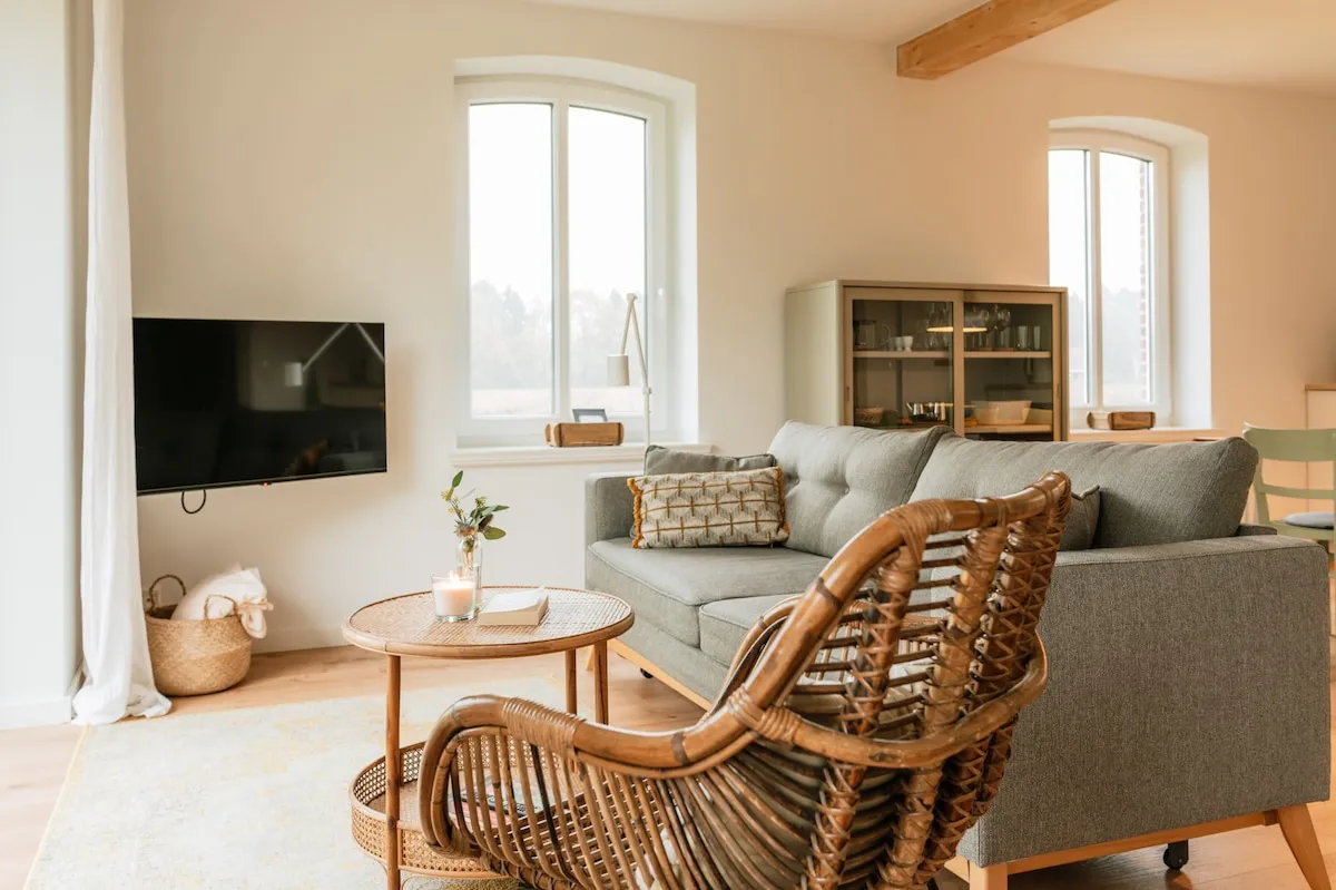 Gerberhof Wohnung Lotta, eine moderne Ferienwohnung in einem umgebauten Schweinestall im Ammerland mit Natur-Schwimmteich