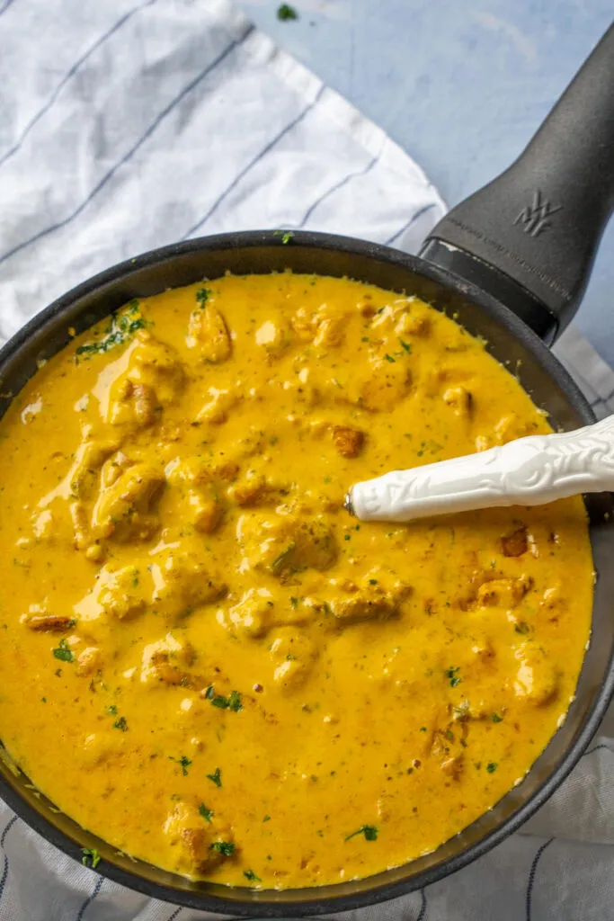 Geschnetzeltes in cremiger Currysauce - fertig in nur 30 Minuten