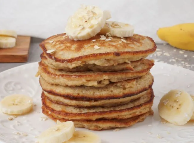 Gesunde Bananen-Pancakes als zuckerfreies Fingerfood für Babys und Kleinkinder