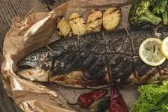 Gesunder Fisch im Backpapier gegrillt – eine leichte Ostermahlzeit