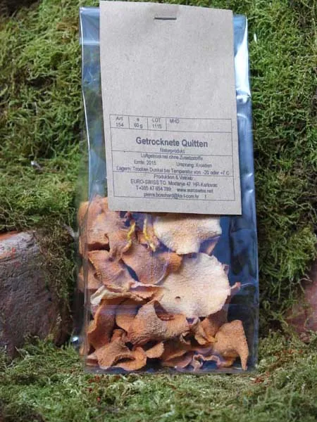 Getrocknete Quittenscheiben, die als gesunde Snacks oder fruchtige Ergänzung in unserem Online-Shop erhältlich sind.