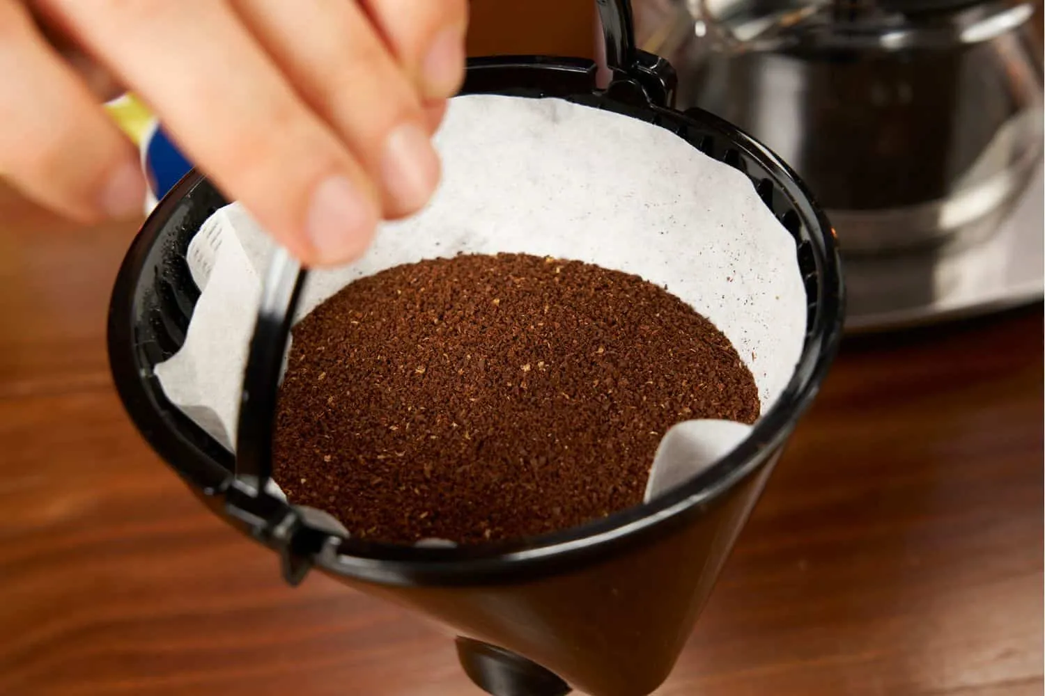 Gleichmäßig gemahlenes Kaffeepulver in der Philips Café Gourmet