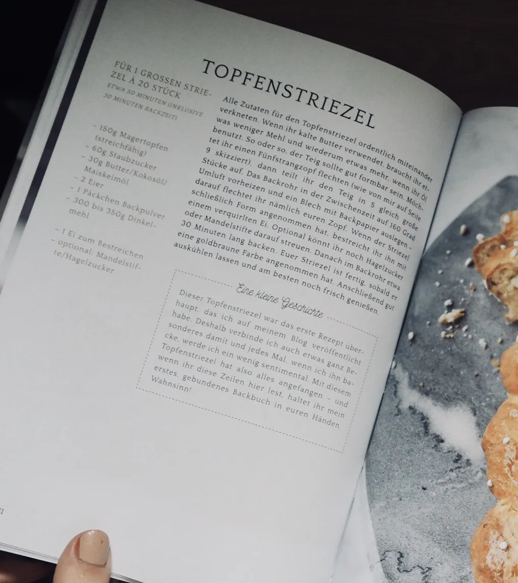 Goldbraun gebackene Zimtschnecken, die zum Probieren einladen