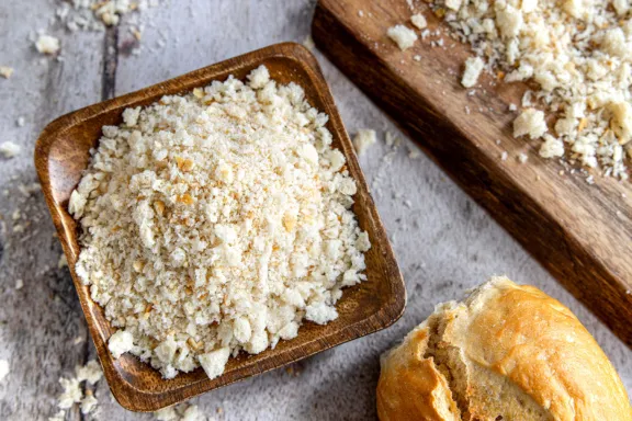 Goldbraune Semmelbrösel als Grundlage für eine knusprige Panade