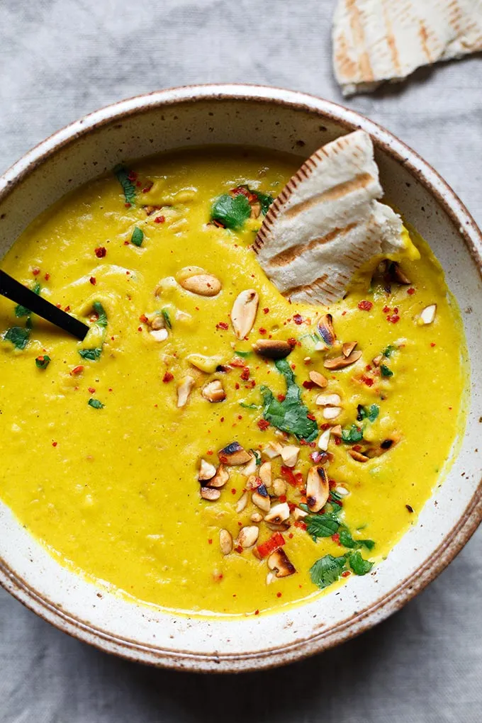 Goldene Kokos-Linsensuppe mit Kurkuma und Ingwer, gesund und schnell zubereitet