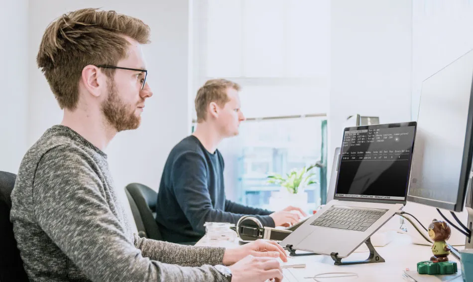 Grafik, die die verschiedenen Lizenzoptionen von MemTest86 (Free, Professional, Site Edition) und deren Merkmale gegenüberstellt.