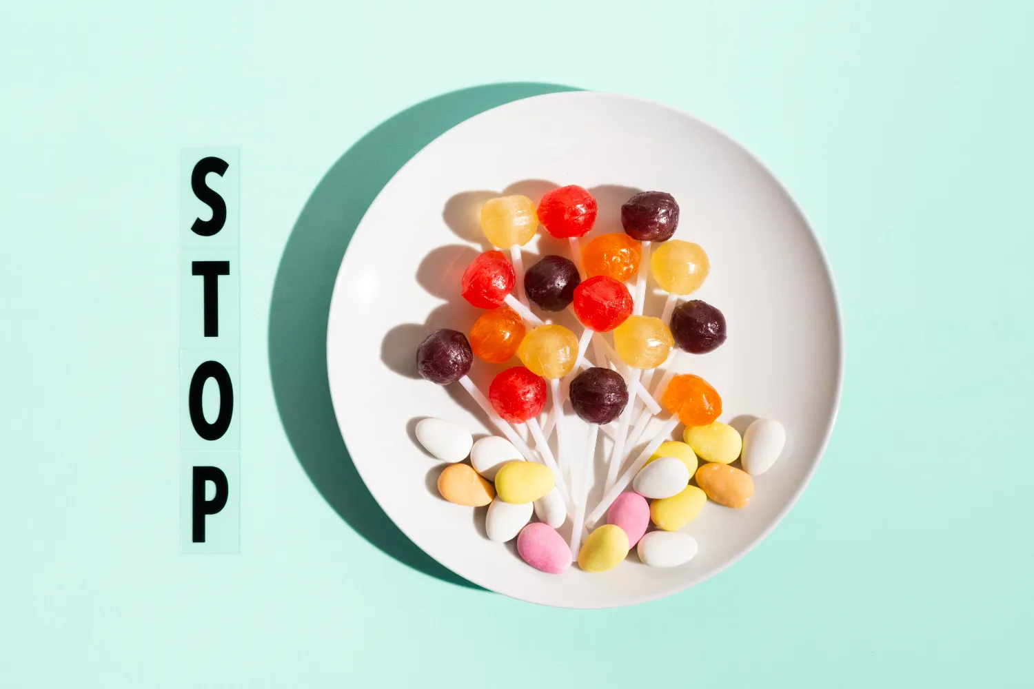 Grafische Darstellung einer kohlenhydrat- und zuckerfreien Diät mit Fokus auf Proteine und Fette