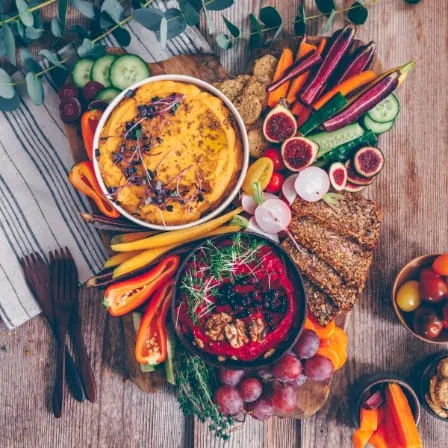 Grafisches Element mit der Aufschrift &quot;Basics&quot; und Pflanzenmotiven