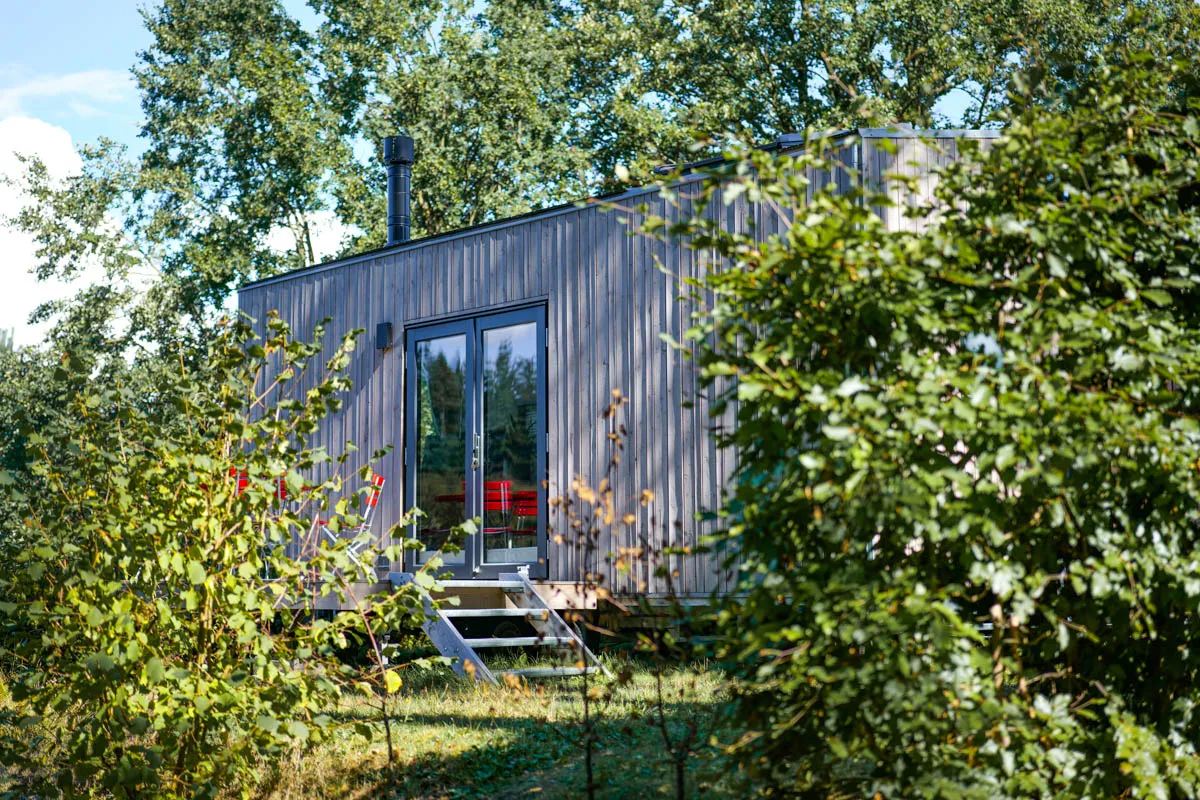 Green Tiny House am Salemer See mit Holzterrasse und Panoramablick
