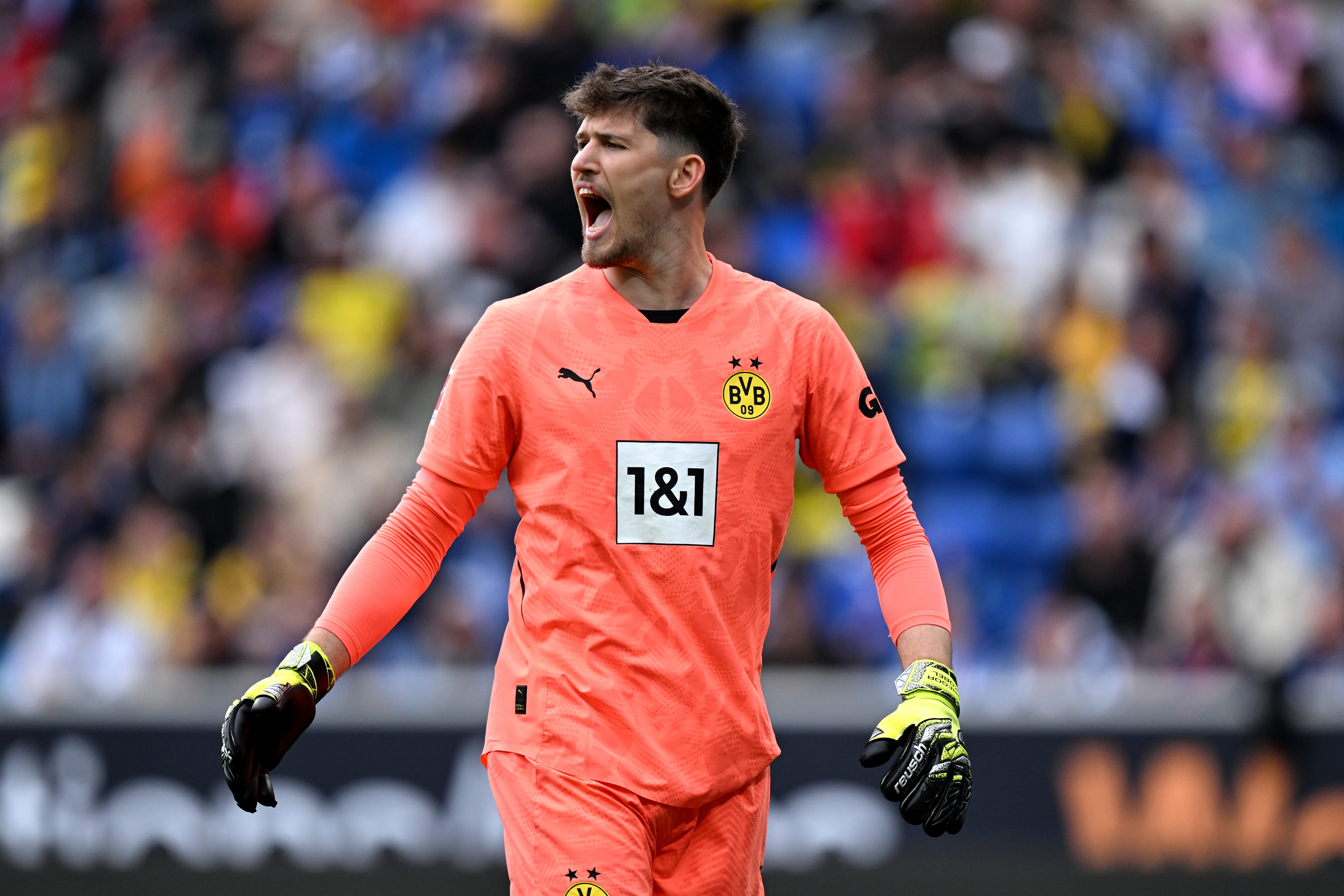 Gregor Kobel, Torhüter von Borussia Dortmund, in Aktion