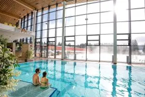 Grimming Therme Bad Mitterndorf mit Blick auf die Berge