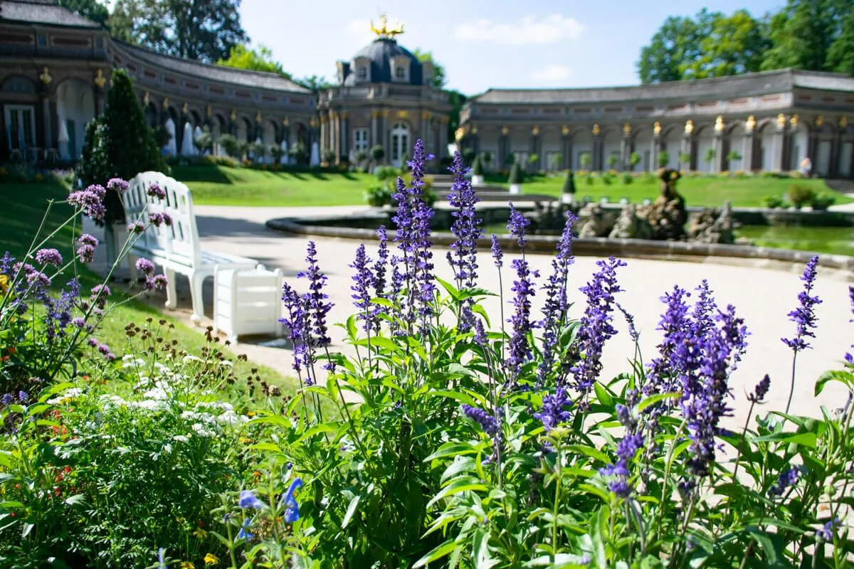 Grüne Oase: Das Neue Schloss in der Parkanlage Eremitage bei Bayreuth