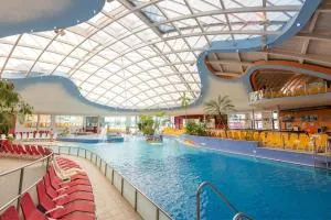 H2O Therme Bad Waltersdorf mit Wasserrutschen für Kinder