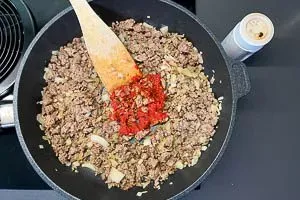Hackfleisch in der Pfanne zubereiten