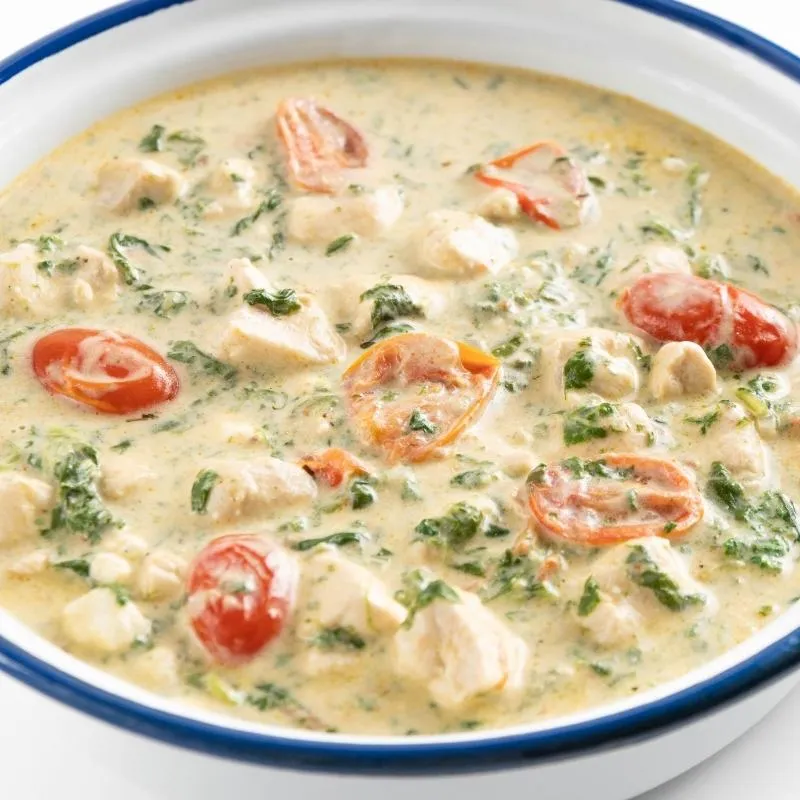 Hähnchen-Spinat-Tomaten-Pfanne mit Feta