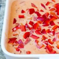 Hähnchenbrust, Paprika, Zwiebel und Knoblauch bereit zur Zubereitung