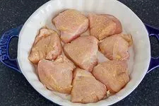 Hähnchenbrustfilets mit Senf bestrichen in Auflaufform