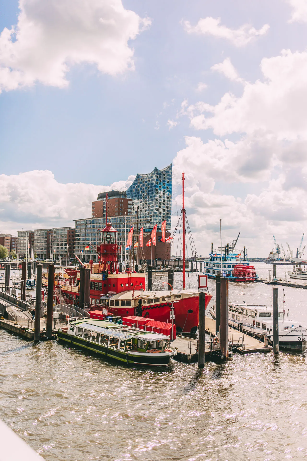 Hamburg Elbphilharmonie im Herbst