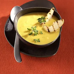 Herzhafte Cremesuppe, passend für die kalte Jahreszeit, perfekt zum Essen und Trinken.