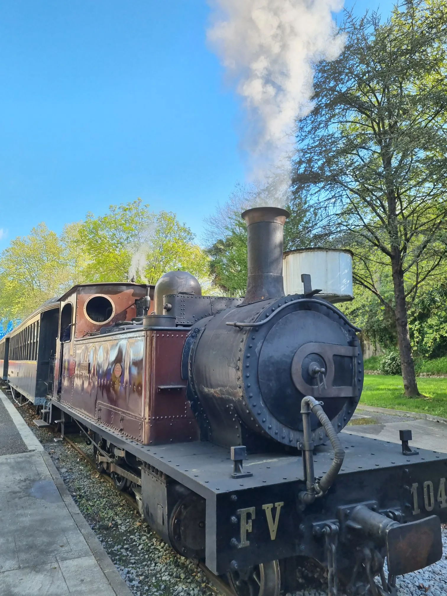 Historische Dampflokomotive im Euskotren-Eisenbahn-Museum, Zeuge baskischer Industriegeschichte